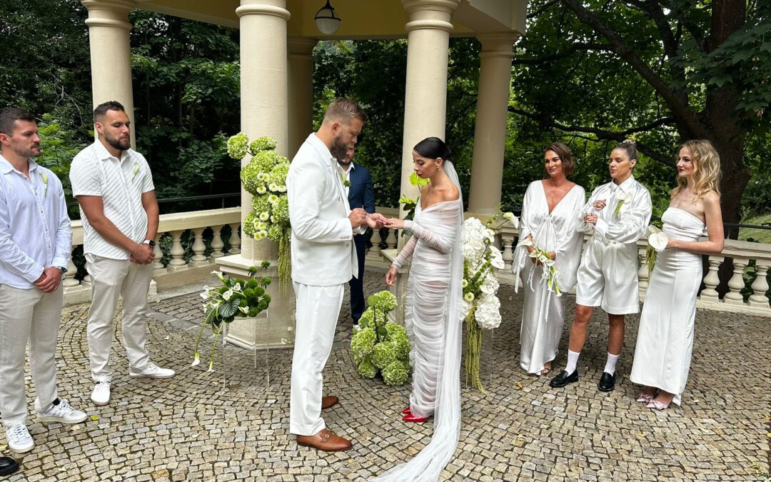Návrhářka Debbie Brown se vdala: Podívejte se na exkluzivní fotografie ze svatby i první vyjádření nevěsty!