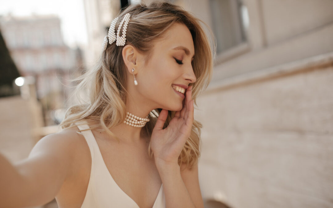 Konec minimalismu: Výrazné svatební šperky definují nevěstu 2026